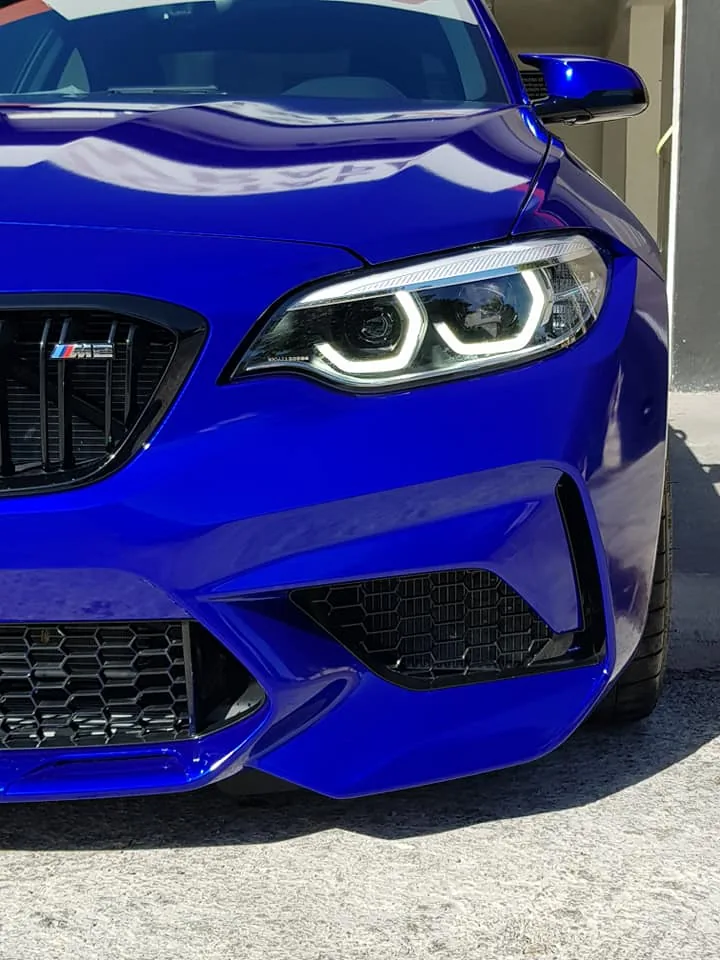 BMW M2: Acabado azul brillante