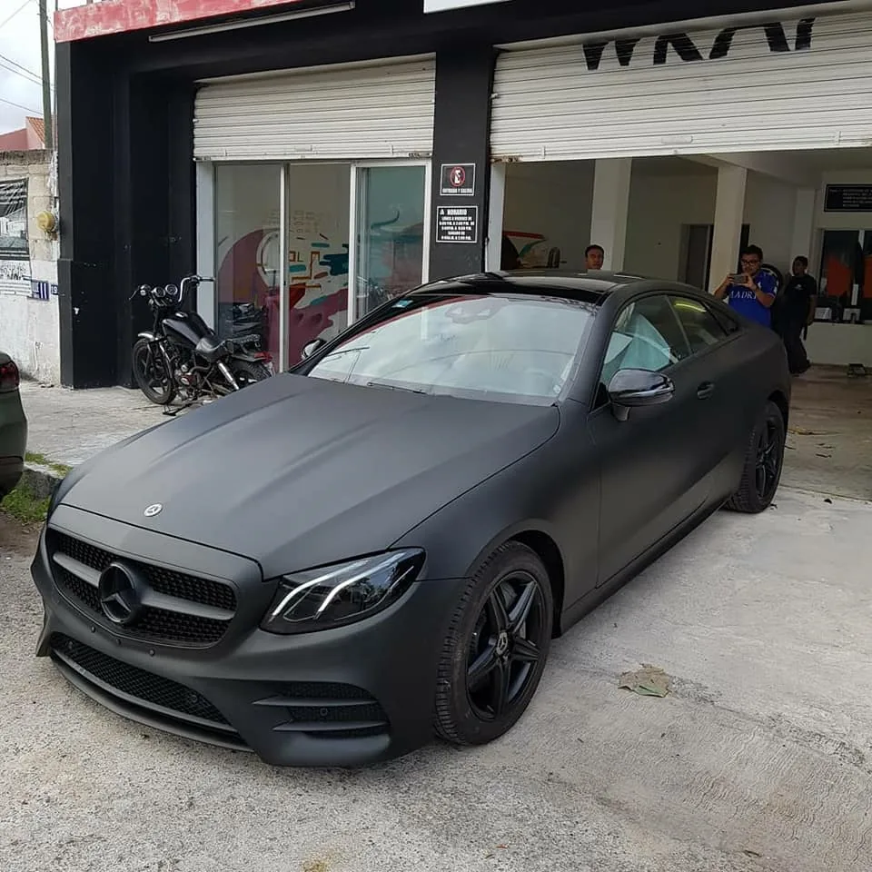 Mercedes-Benz Coupé: Acabado gris satinado